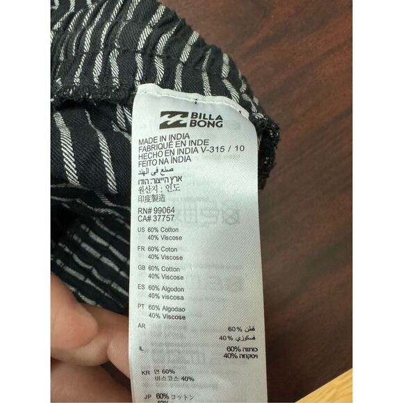 Billabong Stripe Black Shorts with Pocket Size Small - Picture 5 of 7